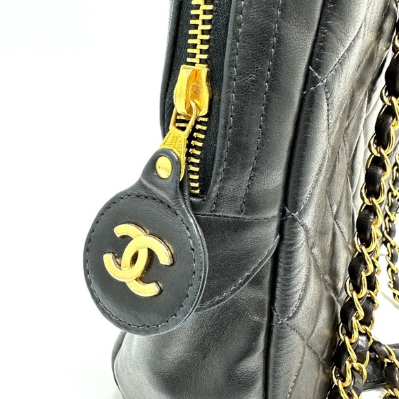 CHANEL Vintage Black Shoulder Bag - Picture 7 of 16